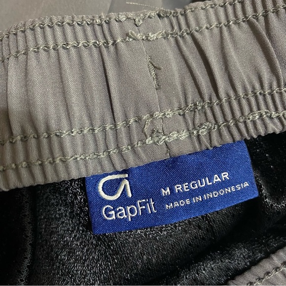 Gap Kids Mesh Lined Gray Performance Shorts - Picture 5 of 7